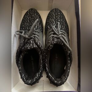 Madden Girl Airratic Sneakers Women Shoes Black/White size 7.5 **Used**